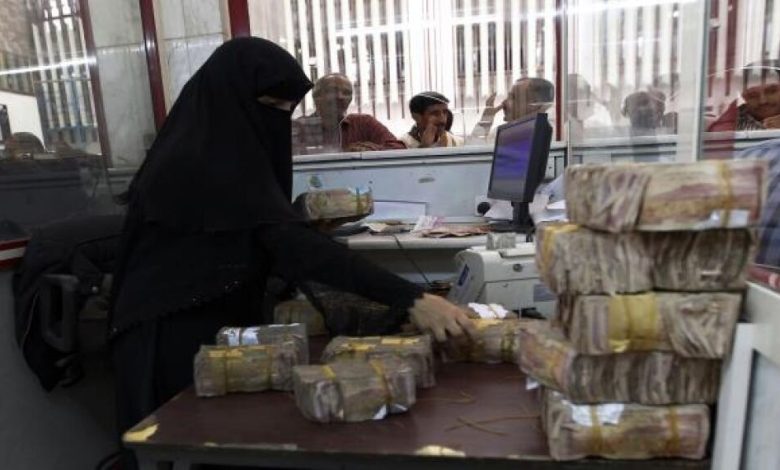 حكومة اليمن تجفّف مصادر تمويل الحوثيين