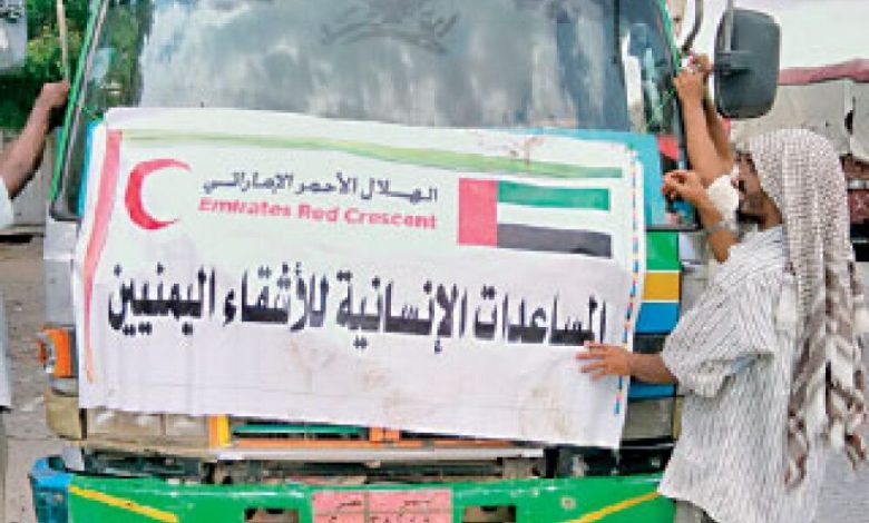 توزيع مساعدات إغاثية مقدمة من الإمارات في أبين وسقطرى