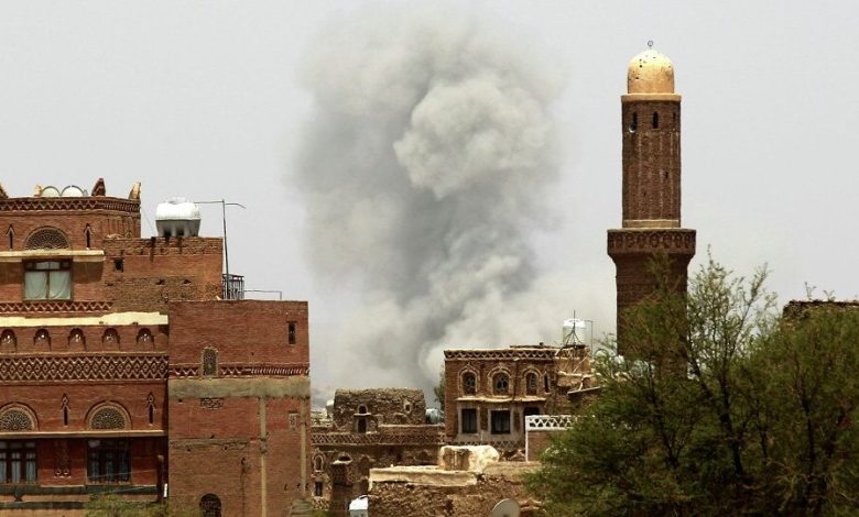 الطائرات التحالف العربي تقصف مصنع السنيدار ومحيط مطار صنعاء باليمن