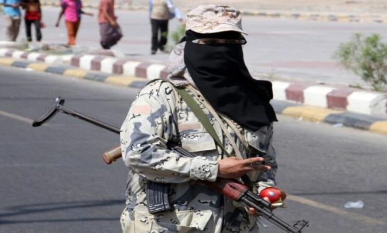 رسائل يمنية متبادلة بذكرى أكتوبر: مشروع بريطاني لوقف النار