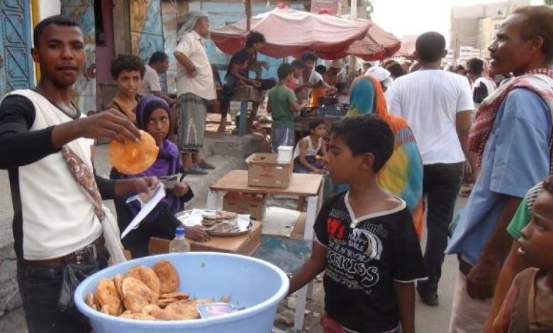 اليمن ..أزمة الرواتب تقضي على الأسواق وتنذر بمجاعة