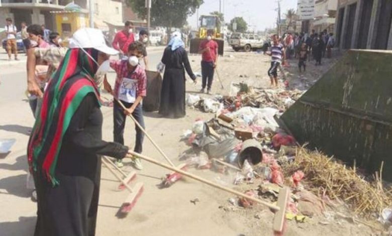 العدنيون يطوقون الكوليرا بتنظيف شوارع مدينتهم