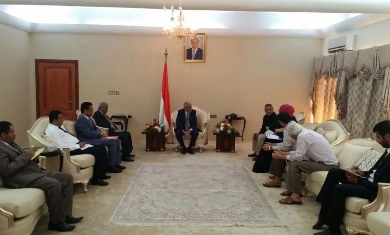 بن عرب يوجه وزارة التخطيط والتعاون الدولي بتسهيل عمل المنظمات الانسانية العاملة في اليمن