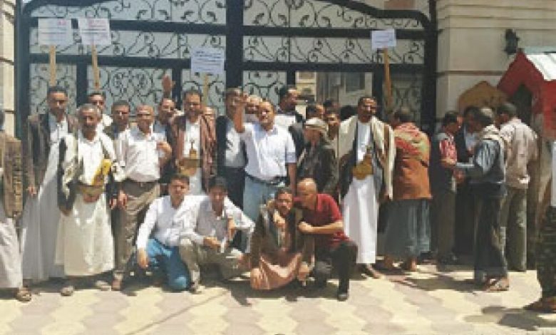 انتفاضة الرواتب تصل جامعة صنعاء