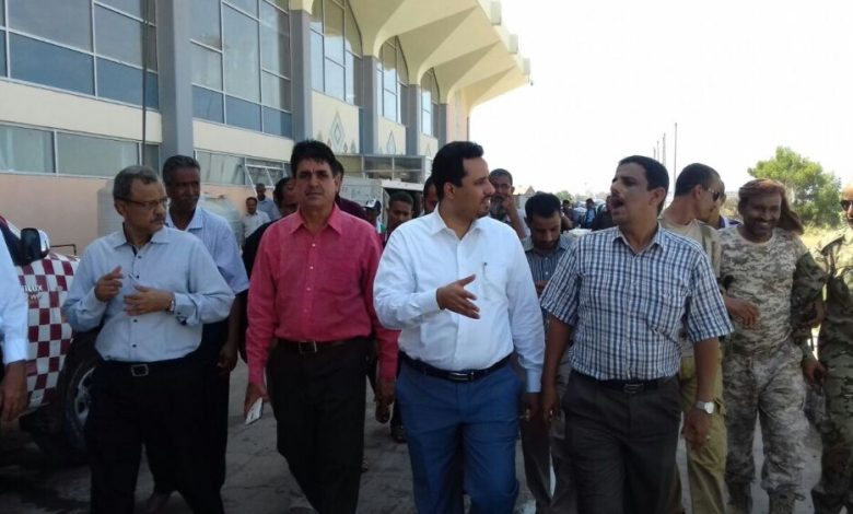 وزير النقل الحالمي يعقد اجتماعاً مع الجهات المختصة بمطار عدن الدولي