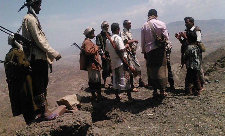 الحوثيون يقصفون بلدة الحضن بلودر بقذائف الكاتيوشا