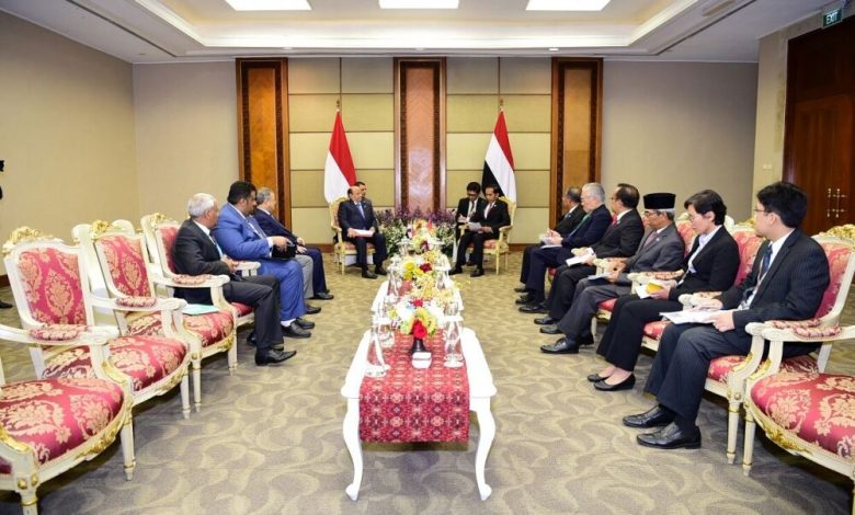 الرئيس هادي يلتقي نظيره الاندونيسي ويدعو الشركات لاستئناف نشاطها في اليمن