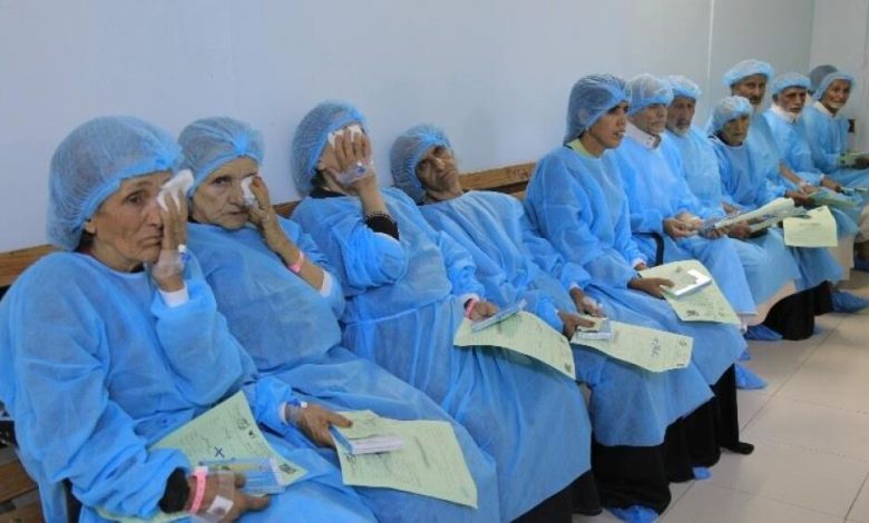 اختتام مخيم جراحة العيون في المحويت بإجراء 244 عملية ومعاينة 2000 إنسان