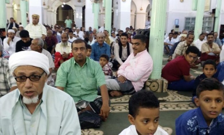 مسجد العيدروس يقيم صلاة العيد في اجواء روحانية