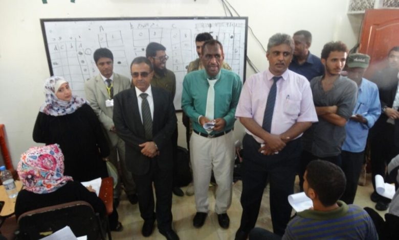 رئيس جامعة عدن يدشن  امتحانات القبول في كلية اللغات