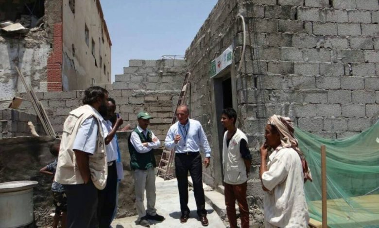 ممثل المفوضية السامية للأمم المتحدة في اليمن يطلع على مشروع ترميم المنازل المتضررة بعدن