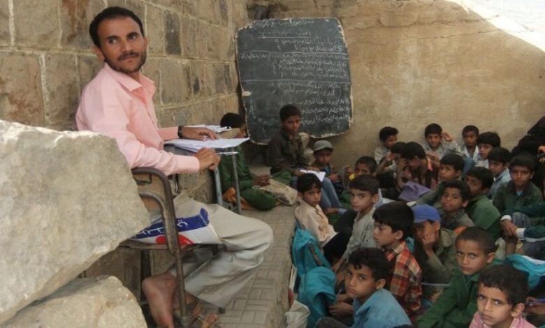 في أول أيام الدراسة بمناطق سيطرة الحوثيين.. استمرار إضراب المعلمين