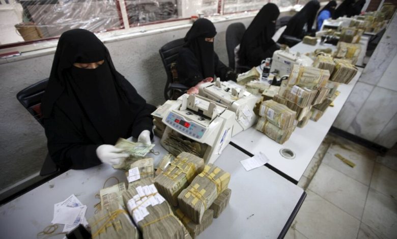 فريق مالي حكومي ومتخصص يبحث الحد من تدهور العملة اليمنية
