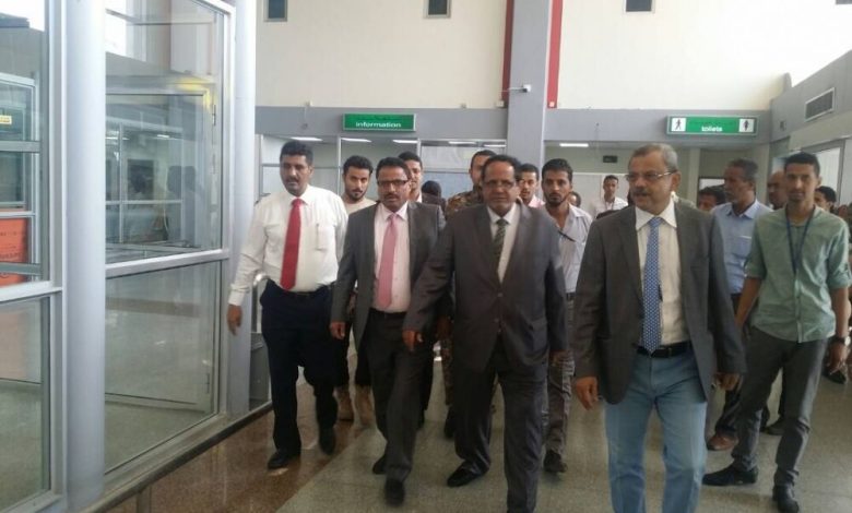 وزير النقل الجبواني يتفقد مطار عدن الدولي