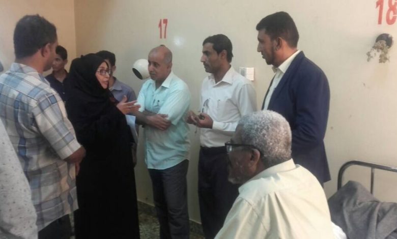 وكلاء وزارة الصحة يتفقدون جرحى اشتباكات عدن بمستشفى ابن خلدون في لحج
