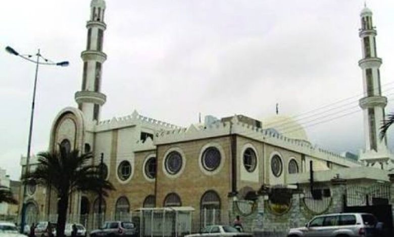 إمام مسجد في عدن يلغي إقامة خطبتي وصلاة الجمعة احتجاجا على استمرار اغتيال الخطباء