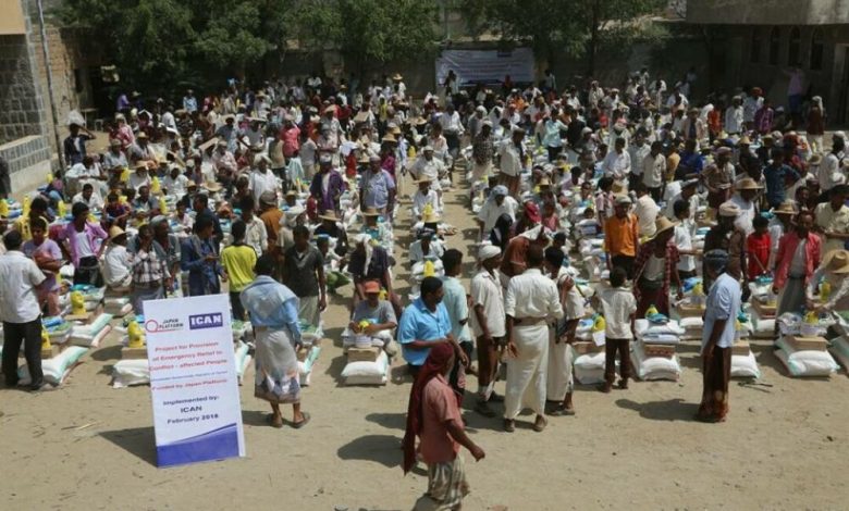 منظمة إيكان تدشن توزيع الف و400 سلة غذائية على النازحين بالحديدة