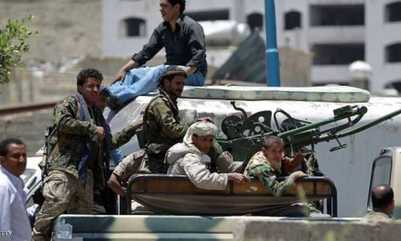 الحوثيون يختطفون ضابطا متقاعدا انتقد زعيمهم بجرأة