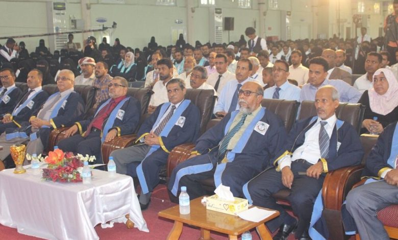 محافظ حضرموت يحضر الحفل التكريمي لأكثر من 300 من أوائل جامعة حضرموت