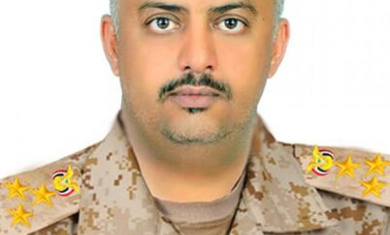 قائد اللواء 115مشاة يعزي في وفاة اللواء مبارك مساعد حسين وأحمد ناصر هادي حسين بلودر