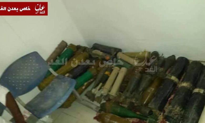 شرطة معسكر خرز التابعة لأمن لحج تلقي القبض على اسلحة مهربة