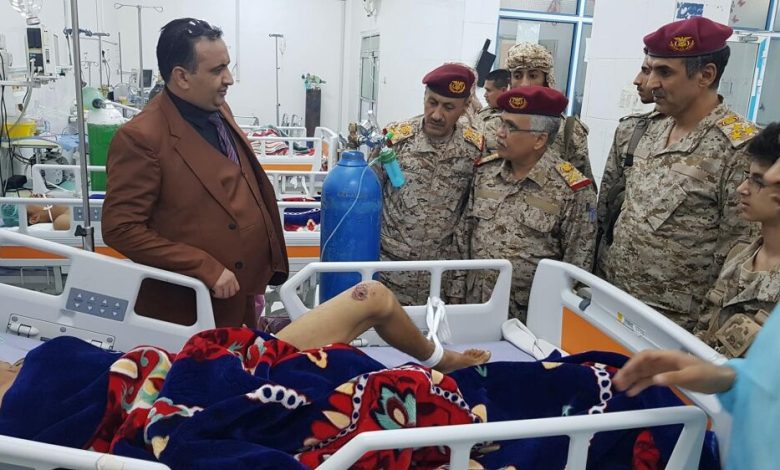 اللواء القميري يزور جرحى الجيش الوطني والمرضى في مستشفيات مأرب