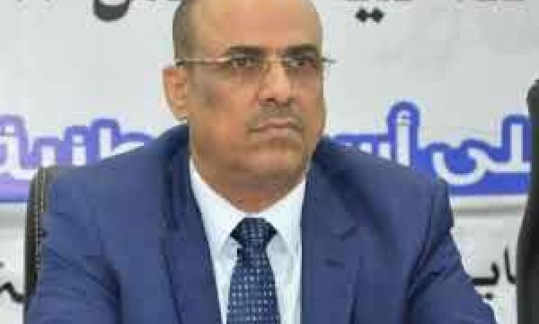 نائب رئيس الوزراء وزير الداخلية يعزي اللواء أحمد سالم عبيد بوفاة نجله