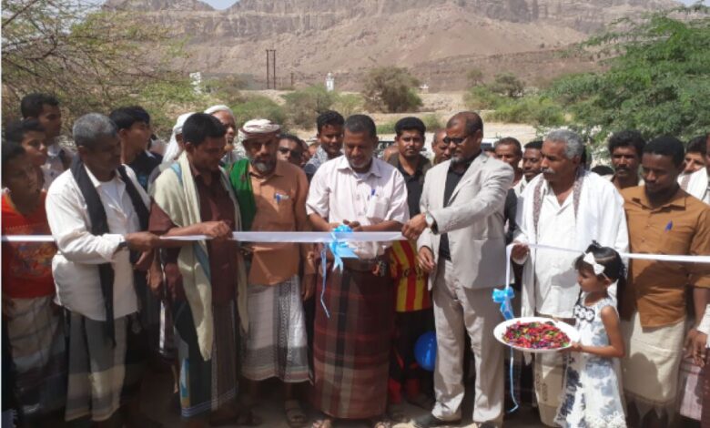 افتتاح مشروع تشغيل بئر كنينة بالطاقة الشمسية لمنطقة كنينة بمديرية حجر
