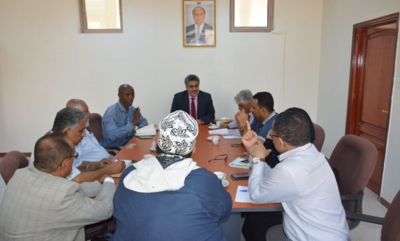 اجتماع موسع في عدن برئاسة باصهيب يناقش تعزيز جهود إغاثة النازحين