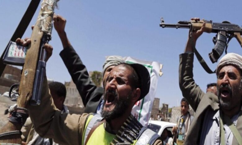 الحوثي يطيح بـ 74 قيادياً موالياً لصالح