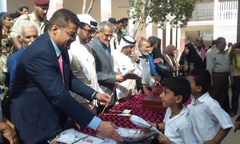 الهلال الاماراتي يدشن توزيع الزي المدرسية ل(١٠٠ الف طالب وطالبة في المحافظات المحررة(نسخة إضافية)
