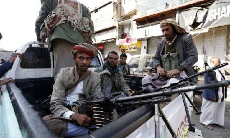 بعد "الانشقاق الكبير".. الحوثيون يشددون مراقبة المسؤولين
