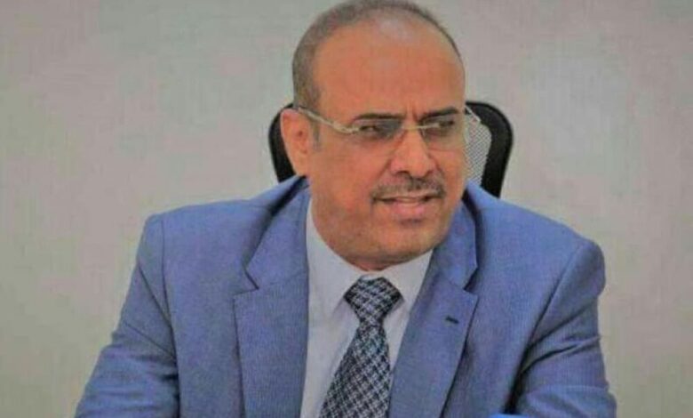 نائب رئيس الوزراء وزير الداخلية يعزي في وفاة مستشار وزير التربية الفقيد محمد مخشم