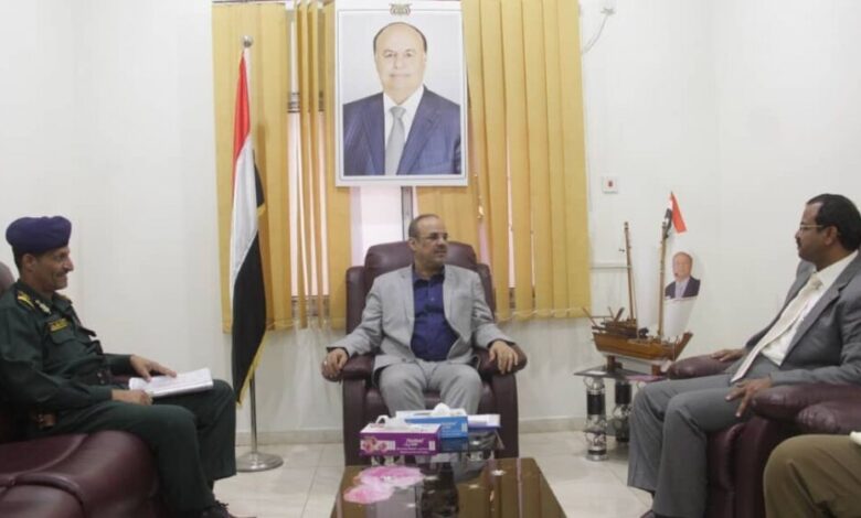 وزير الداخلية ومحافظ البيضاء يناقشان الأوضاع الأمنية