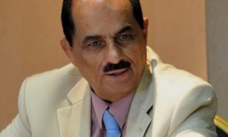 نائب وزير الداخلية يعزي المناضل محمد علي أحمد في وفاة شقيقته