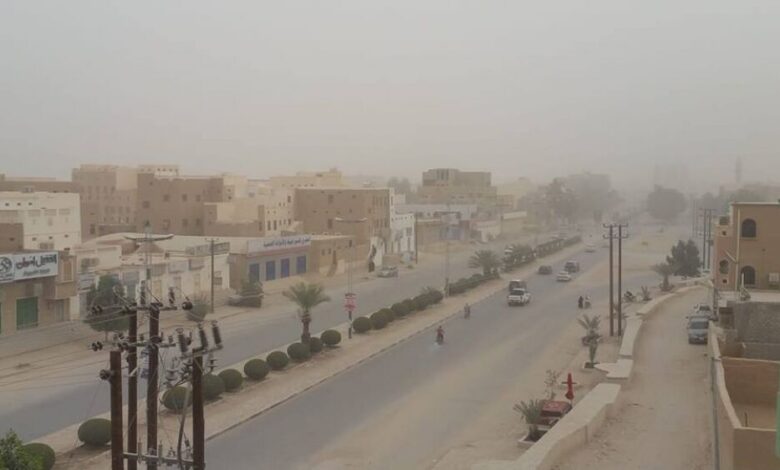 موجة غبار تضرب مناطق وادي وصحراء  حضرموت