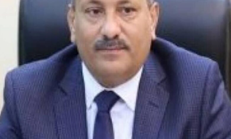 نائب وزير الصناعة والتجارة يعزي سفير بلادنا محمد علي مارم في وفاة والده .