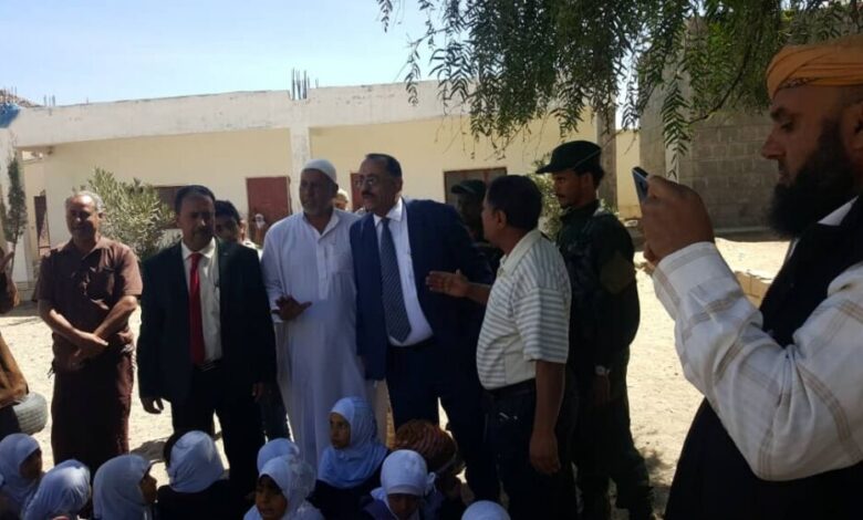 نائب المحافظ والأمين العام للمجلس المحلي بمحافظة لحج يتفقد سير العملية التربوية بلبعوس