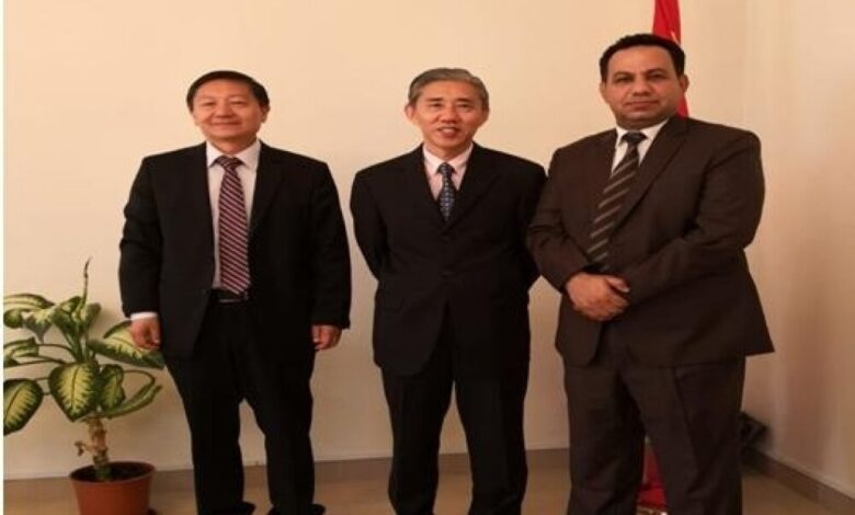 ممثل خارجية الانتقالي يلتقي السفير الصيني لدى اليمن