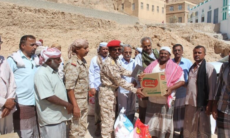 الهلال الأحمر الإماراتي يوزع 2500 سلة غذائية لأهالي دوعن
