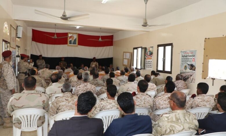 محافظ حضرموت يقوم بزيارة لقيادة المنطقة العسكرية الأولى
