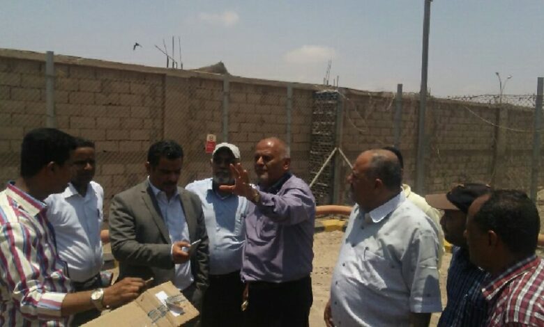 وزير الكهرباء ومدير كهرباء عدن يتفقدا المحطة القطرية والإماراتية