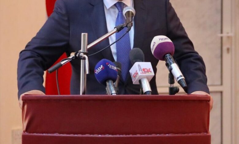 د. معين عبدالملك يدعو لتعزيز الاصطفاف الوطني والتلاحم الشعب لانهاء الانقلاب