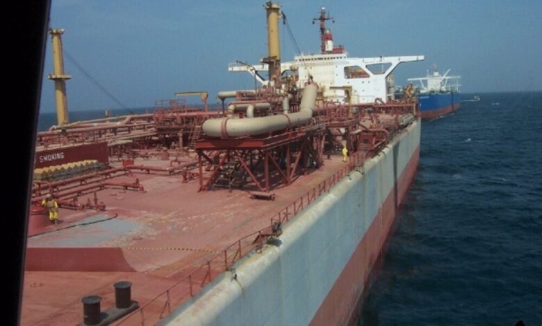 الحوثيون يسعون لبيع النفط الخام المخزن في ميناء رأس عيسى