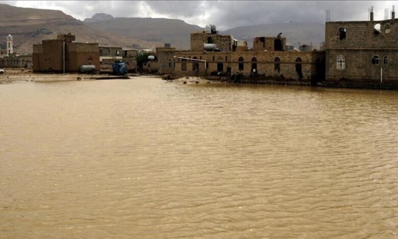تقرير حكومي: تضرر أكثر من 1500 أسرة يمنية نازحة جراء السيول