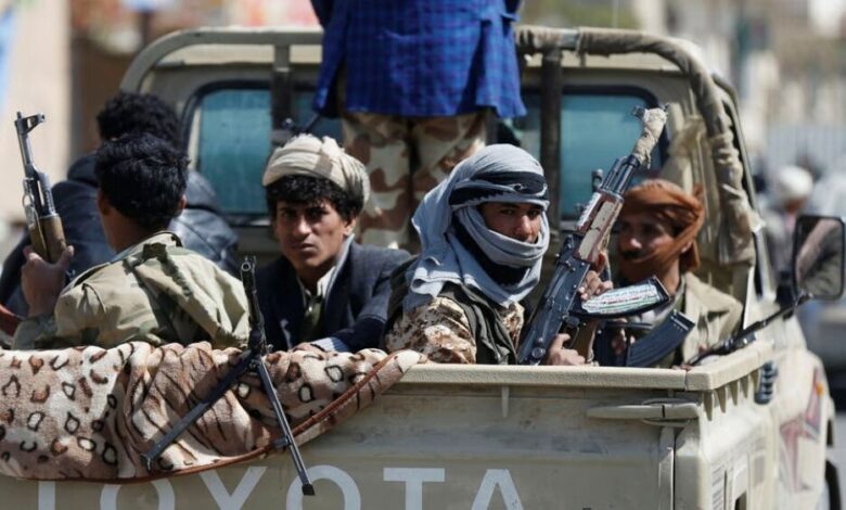 الحوثيون يصدرون أحكاما بإعدام 30 مختطفاً