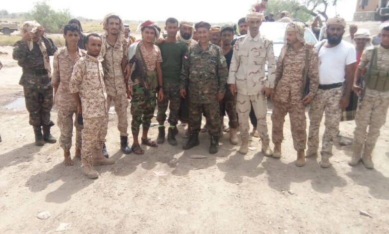 العميد صالح عيدروس قائد اللواء الثامن صاعقة يتفقد الموقع بمنطقة اماجل