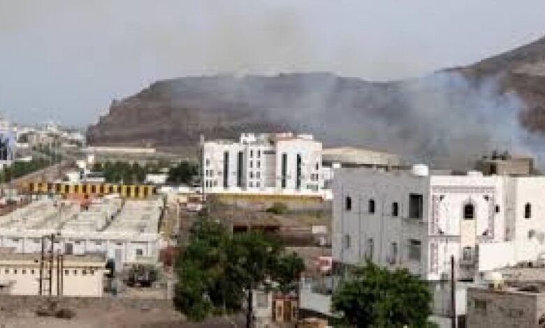 حكومة الرئيس اليمني تدعو التحالف للضغط على انفصاليي الجنوب لوقف الاشتباكات في عدن