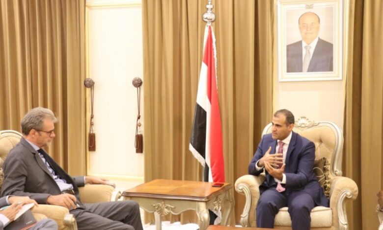 الحضرمي يبحث مع السفير الفرنسي مستجدات الأوضاع في اليمن