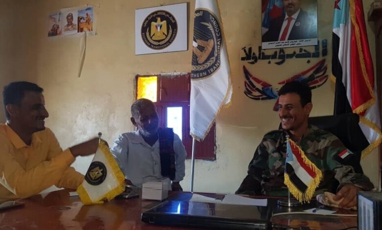 رئيس إنتقالي مسيمير لحج يزور اللواء العاشر صاعقة وقطاع الحزام الأمني بالمديرية